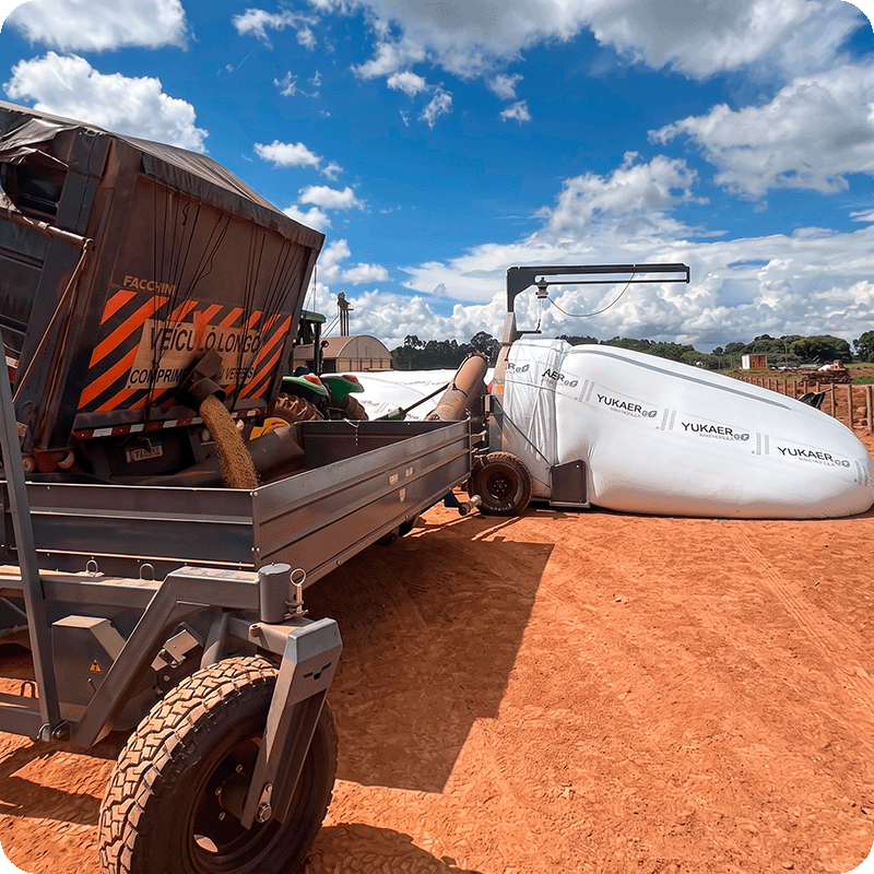Máquina de embutimento de grãos em silo-bolsa